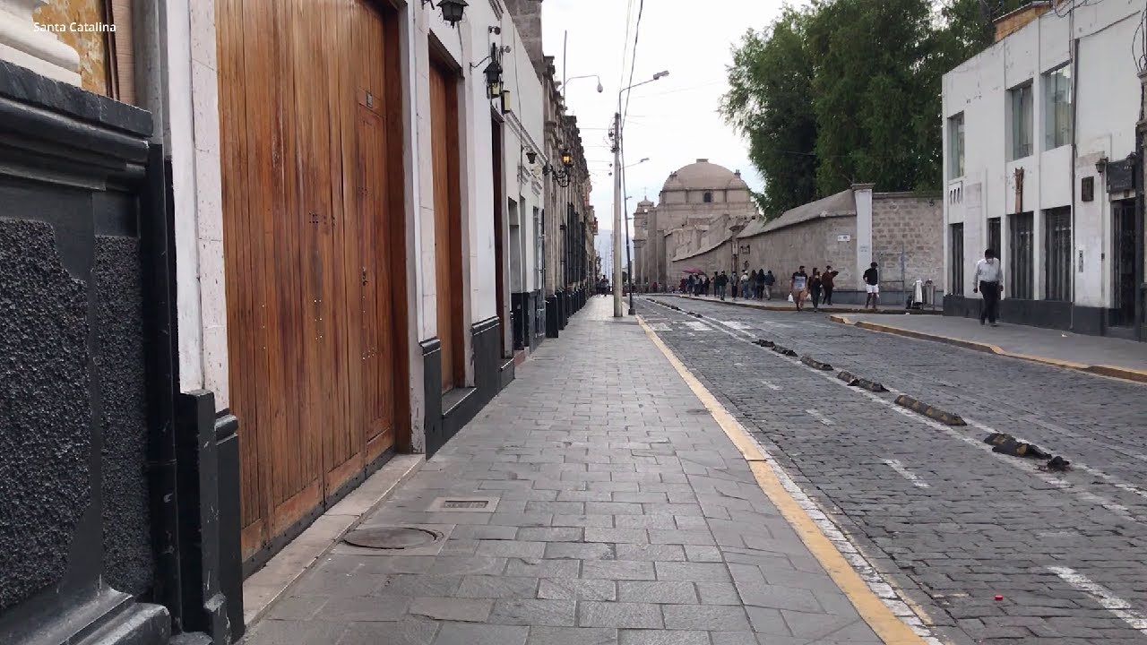 Walking in colonial streets of Arequipa - Peru