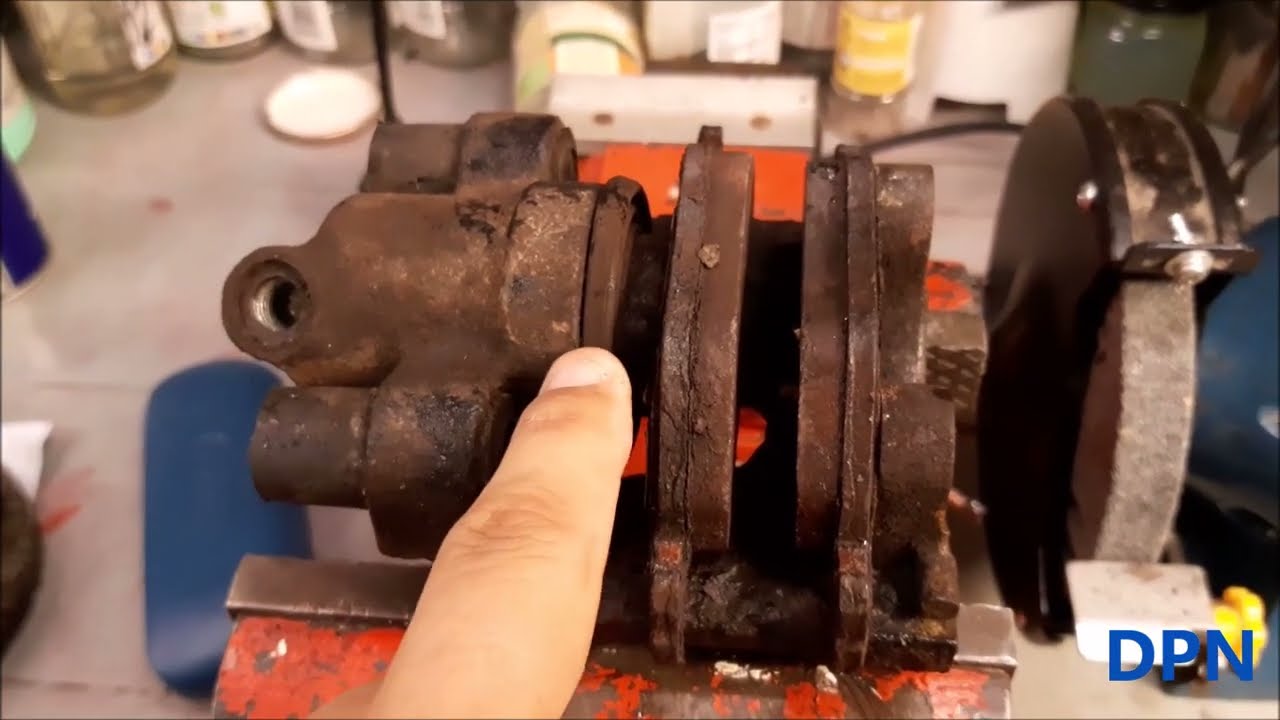 Refurbishing the back brake Calipers, new disks, brake pads, handbrake shoes on a ROVER 75