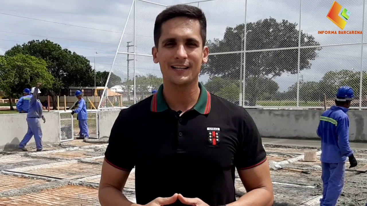 Construção da quadra poliesportiva descoberta, vila de São Francisco.