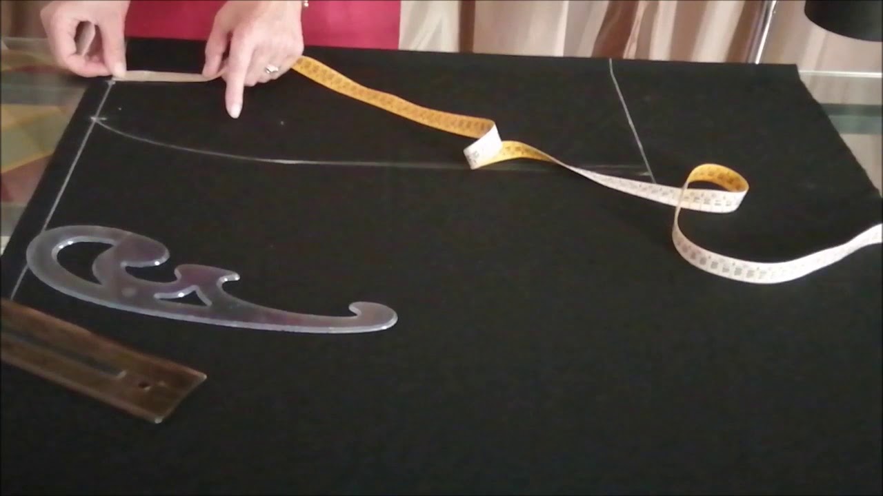 Tutorial: Come tagliare una gonna TUBINO// How to cut a PENCIL skirt  [I consigli di Chiara]
