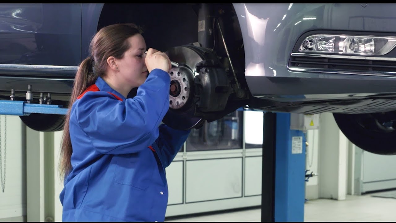 Wechsel von Bremsscheiben und Belägen bei AUTOPLUS