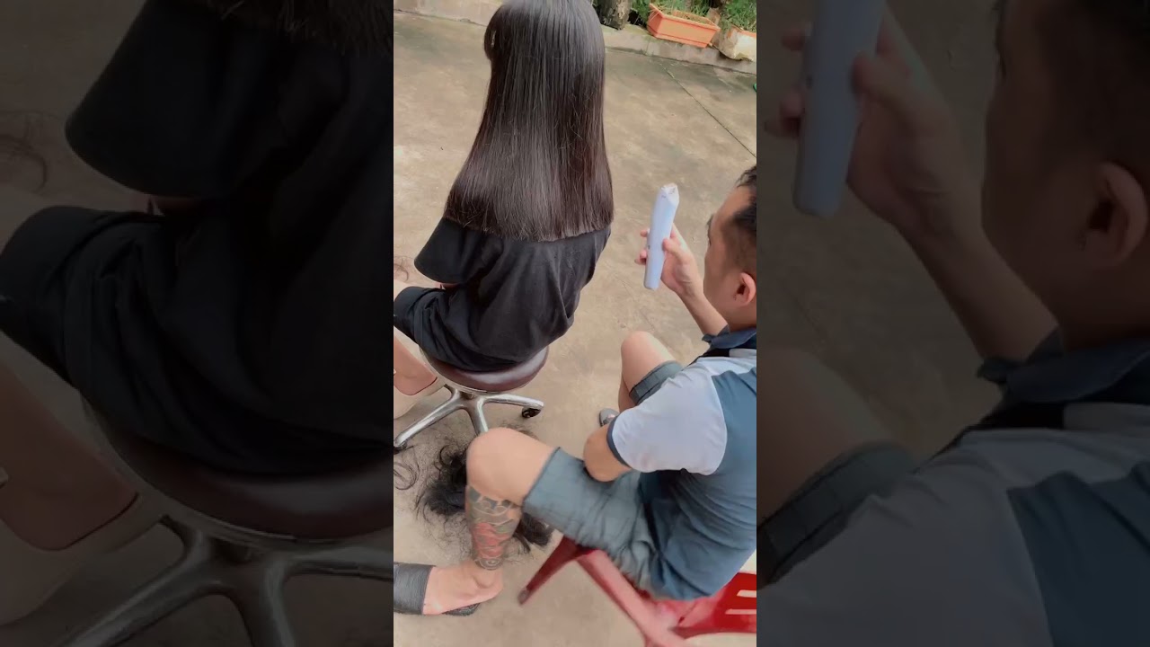 Potong rambut di depan rumah