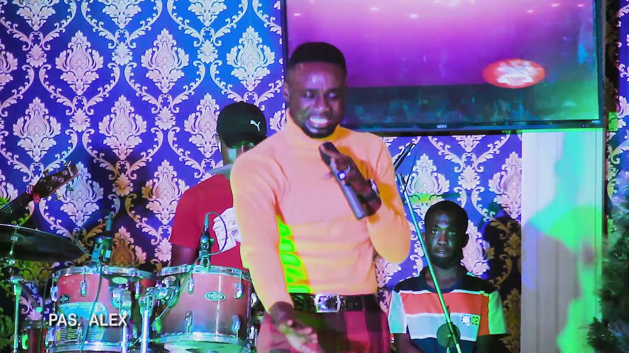 The prophetic worshipper. woo🔥🔥🔥the other side of pastor Alex. the power of God is at work.