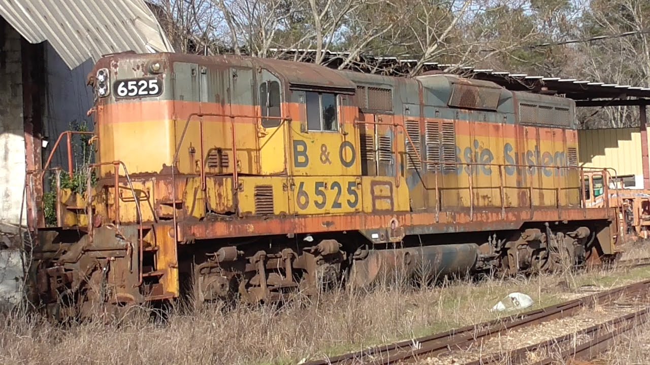 [48] 60-Year Old Kitten with Chessie System Paint Scheme, Athens GA, 01/11/2017 ©mbmars01