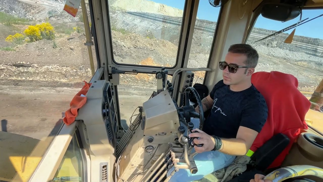 Working With Caterpillar 160H Grader - Operator Kostas Nannos