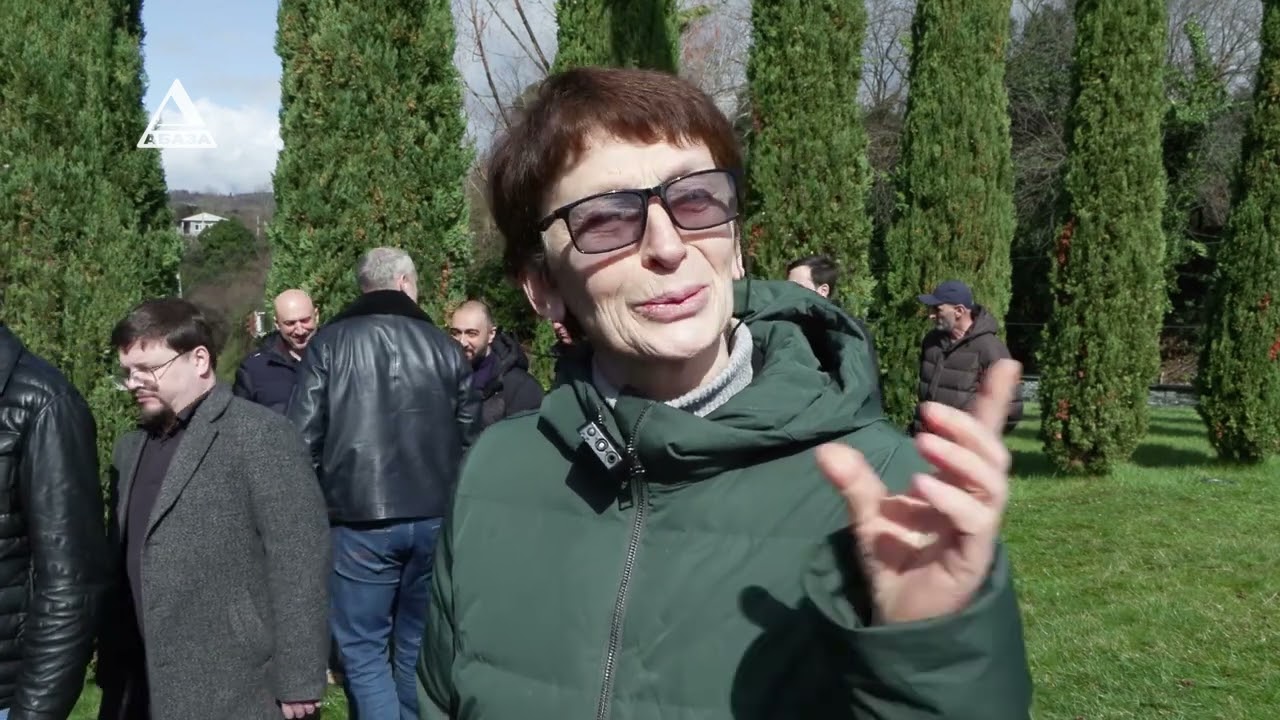 16 лет без Владислава Ардзинба. Память первого президента Абхазии почтили у мемориала в Нижней Эшере