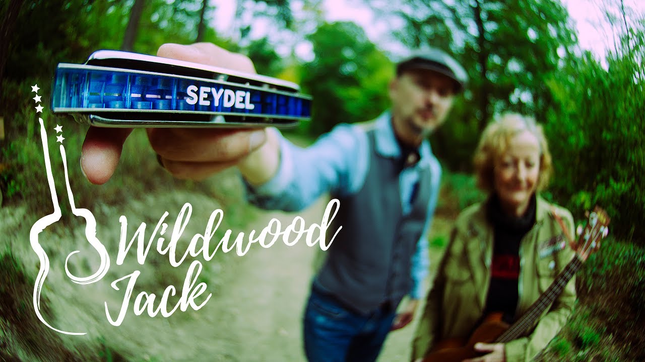 Maggie in the Woods on the Seydel Tremolo Harmonica, the Fanfare-S
