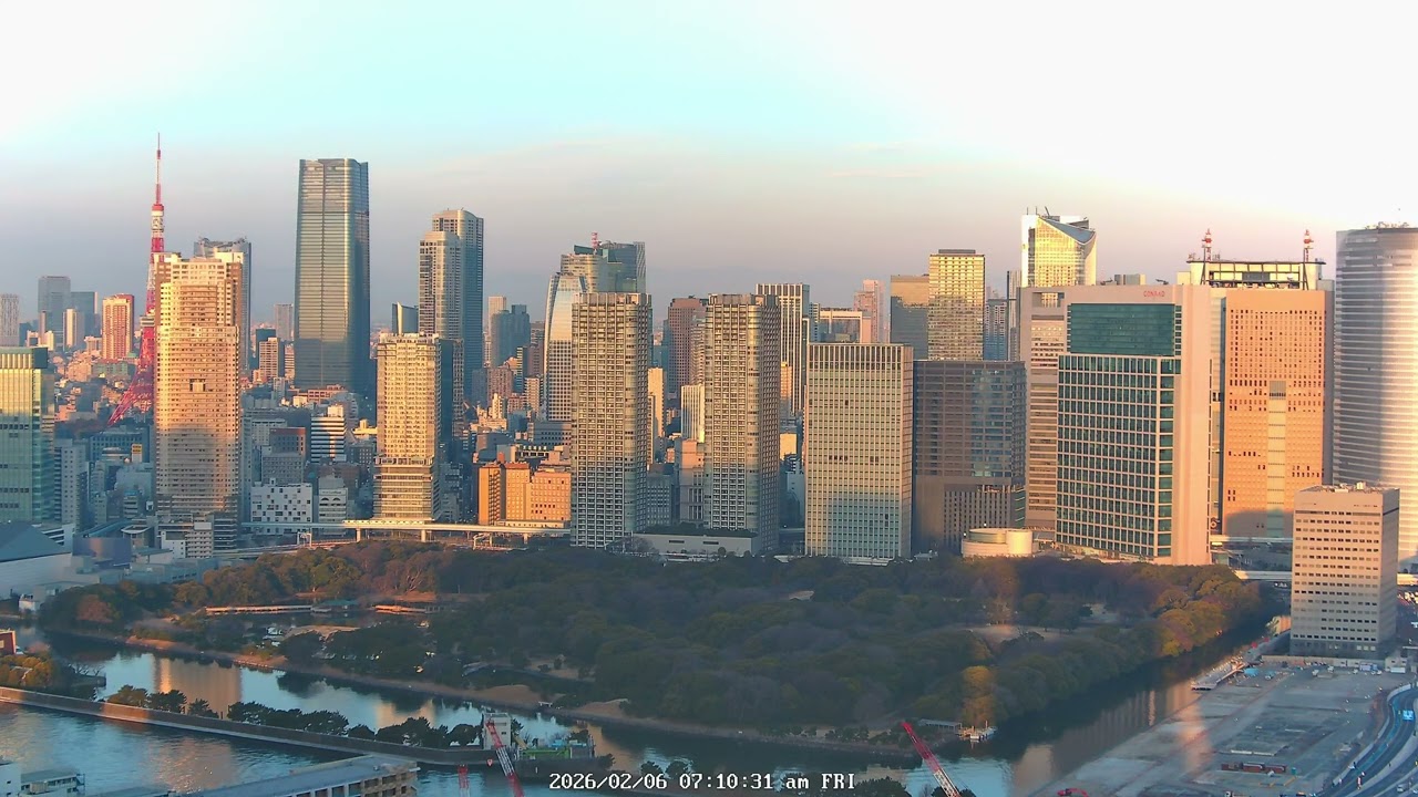 東京ライブカメラ 4K | 港区・築地 | 夕焼けと都心の景色 | 2026-02-06