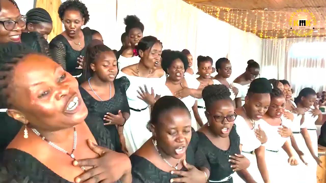Mt.Kizito Makuburi - Tumshangilie Bwana (Live Performance)