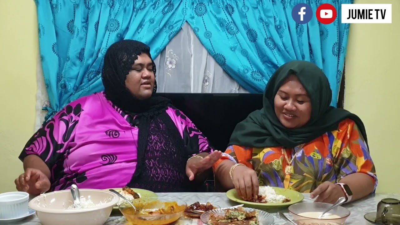 Achi Kelumbong dan Achi Keriau Sembang Gulai Sardin
