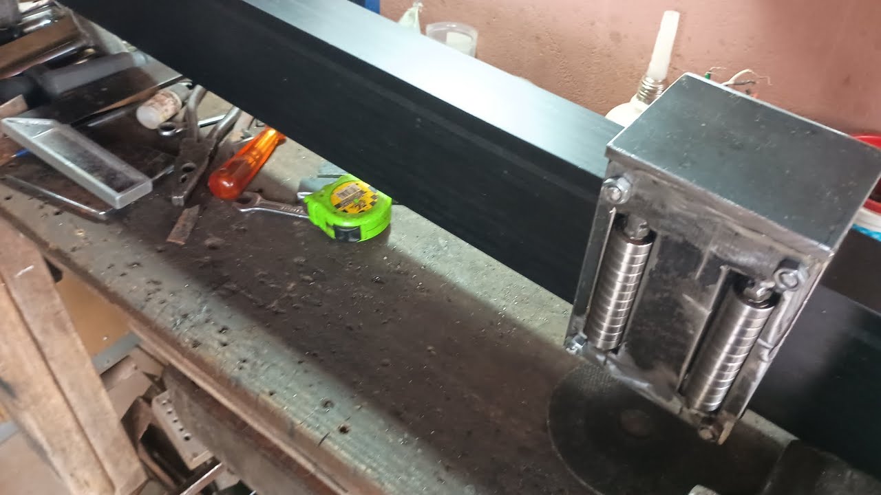 Máquina de cortar porcelanato em construção 