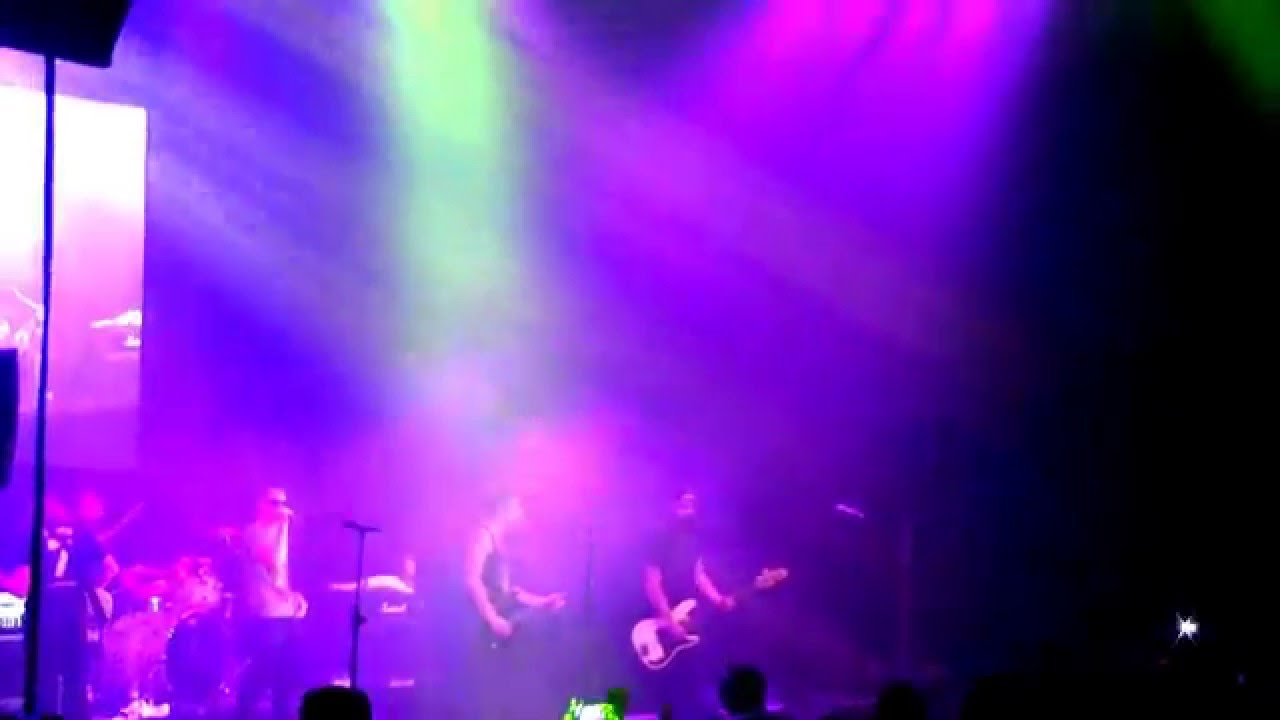 Red Jumpsuit Apparatus live at SM North Skydome (part 2)