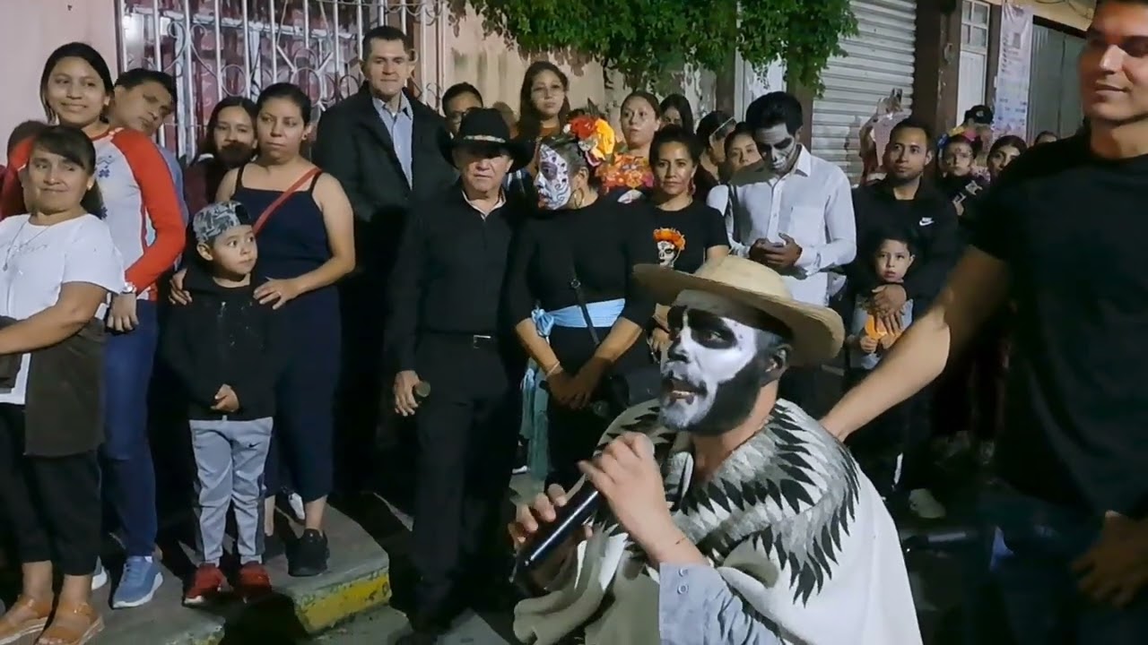 TEJUPILCO CELEBRA SUS TRADICIONES CON LA TRADICIONAL &ldquo;CALLEJONEADA DE D&Iacute;A DE MUERTOS 2025&rdquo;