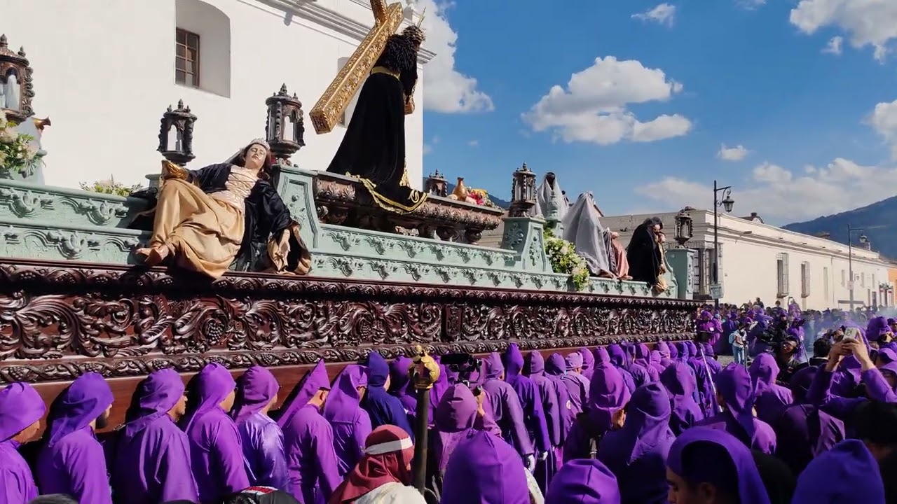 Marcha: La Granadera y Dios es amor. Al Paso de Jesús Nazareno de la Salvación frente a San José C.