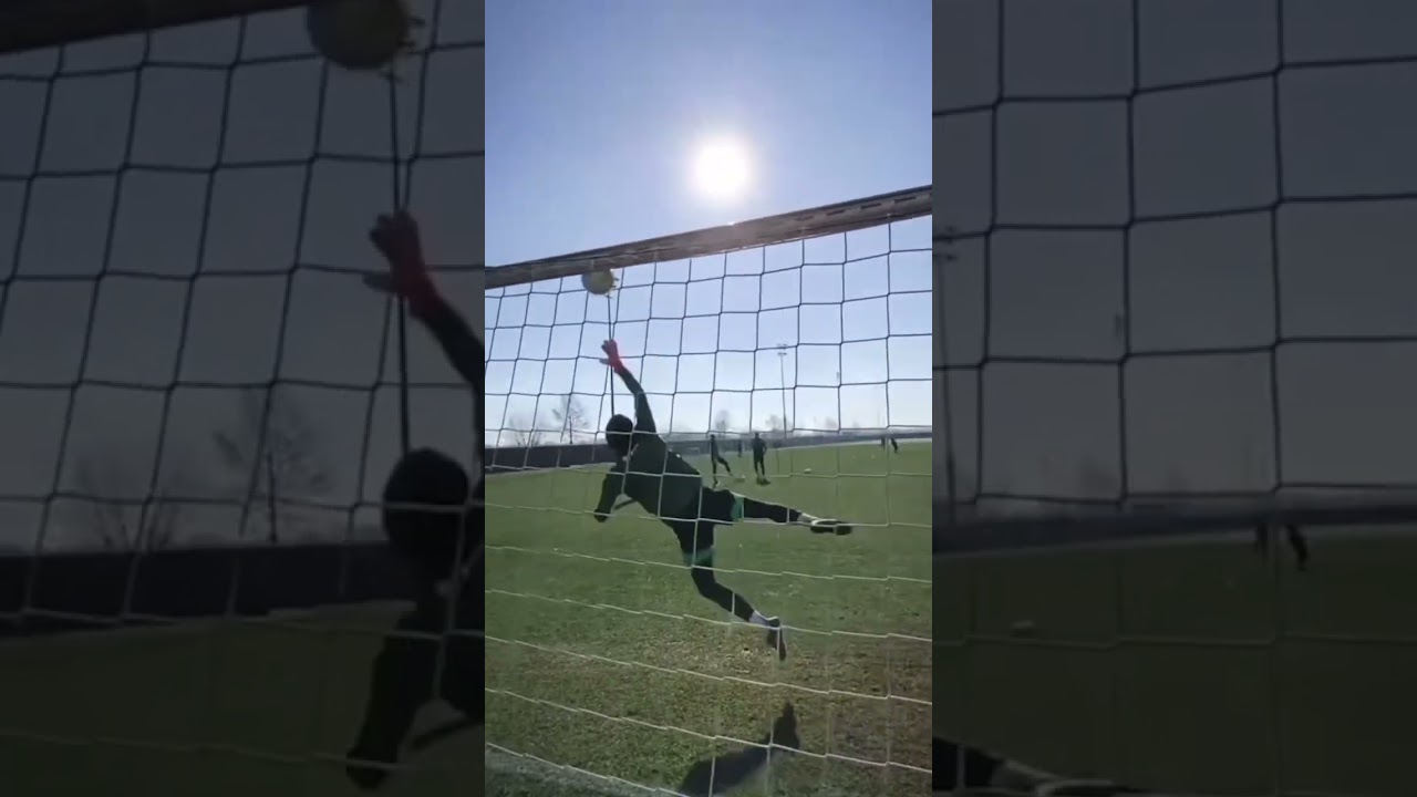 Rafał Gikiewicz Top-Hand Save 🔥