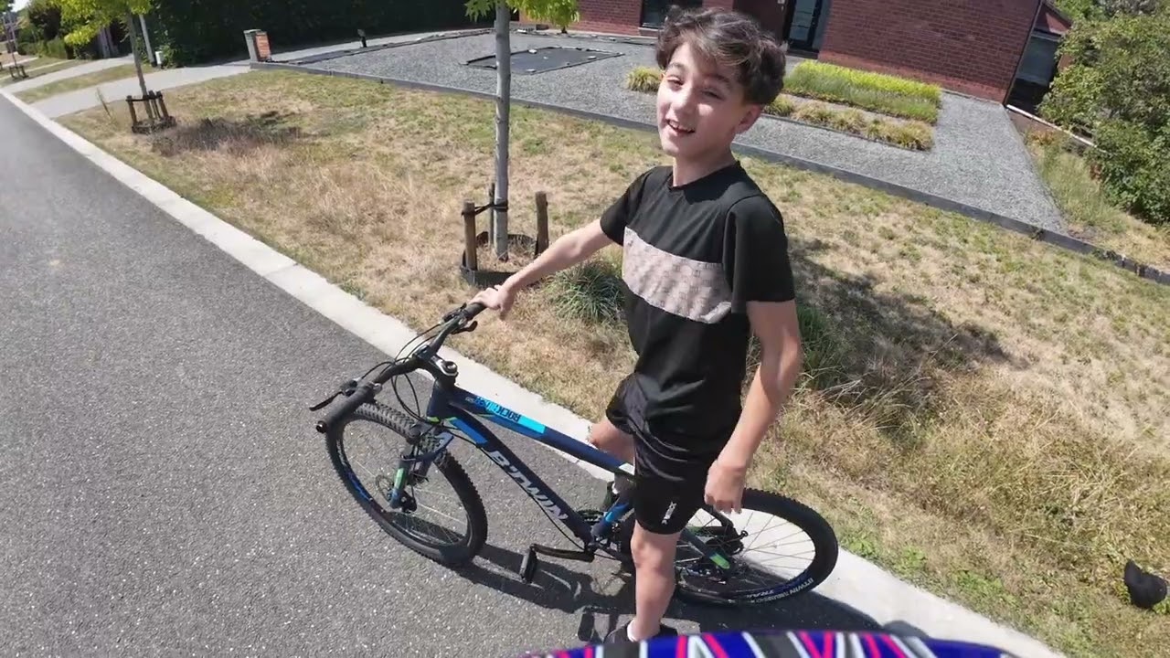 Nieuwe vlog waar Tommy￼ Tommy is gekomen Boys kijk snel de video 