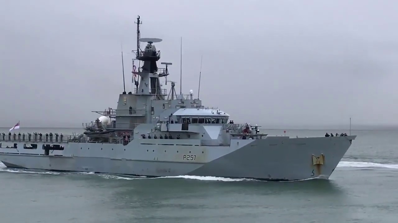 HMS Clyde returns to Portsmouth to decommission