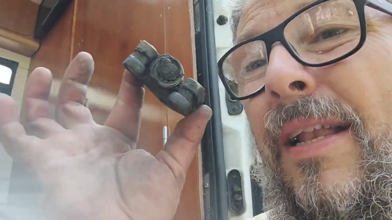 Changement d'un guide de porte latérale sur Renault Master 2