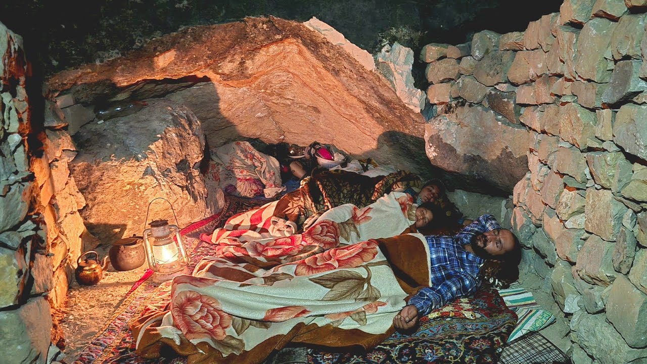 Lifeinacave|How Nomads Live in Nature | A Day of Work and a Night in a Cave 🌿🪨
