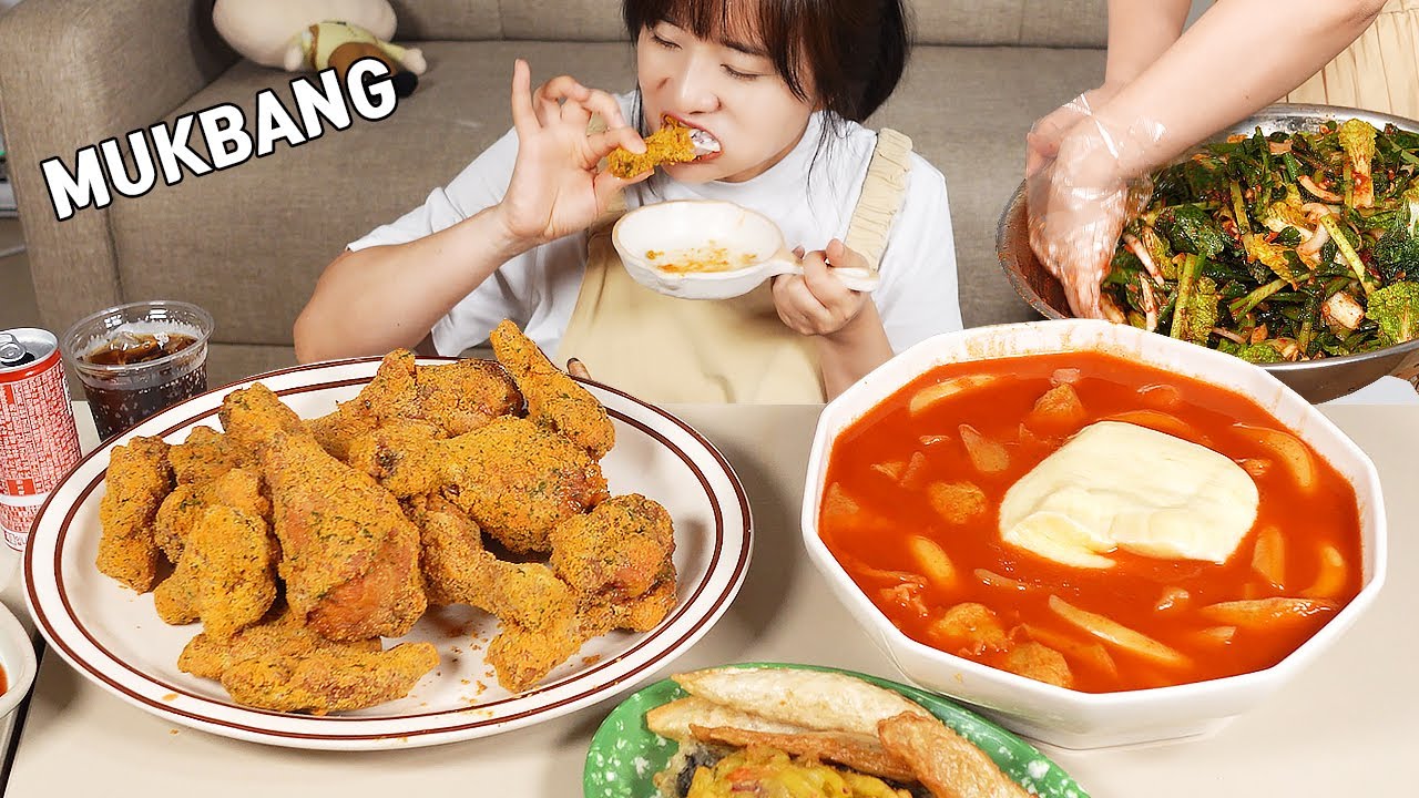 Жареная курица и пряный ттокпокки мукбанг | Приготовление кимчи из молодой редиски.