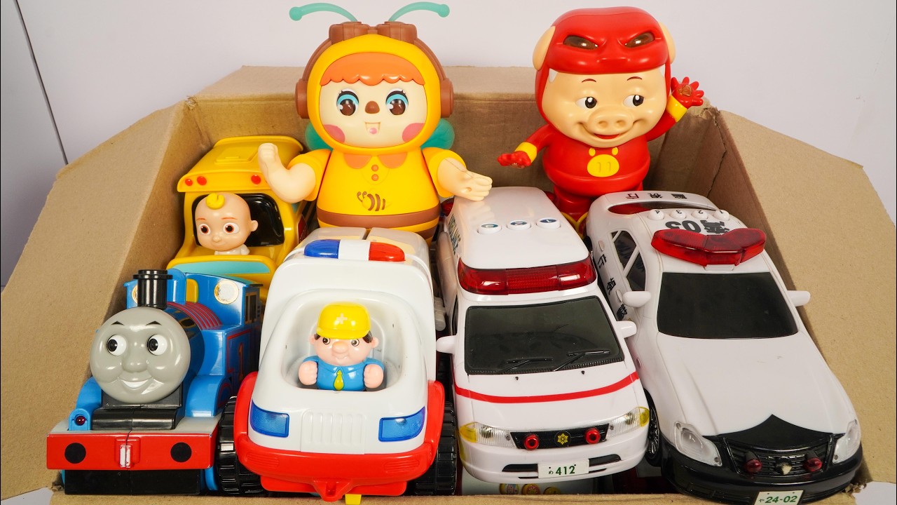 走って落ちる！おもしろおもちゃと救急車のミニカーで坂道走行！Fun toys and mini ambulances race down the slope and fall!