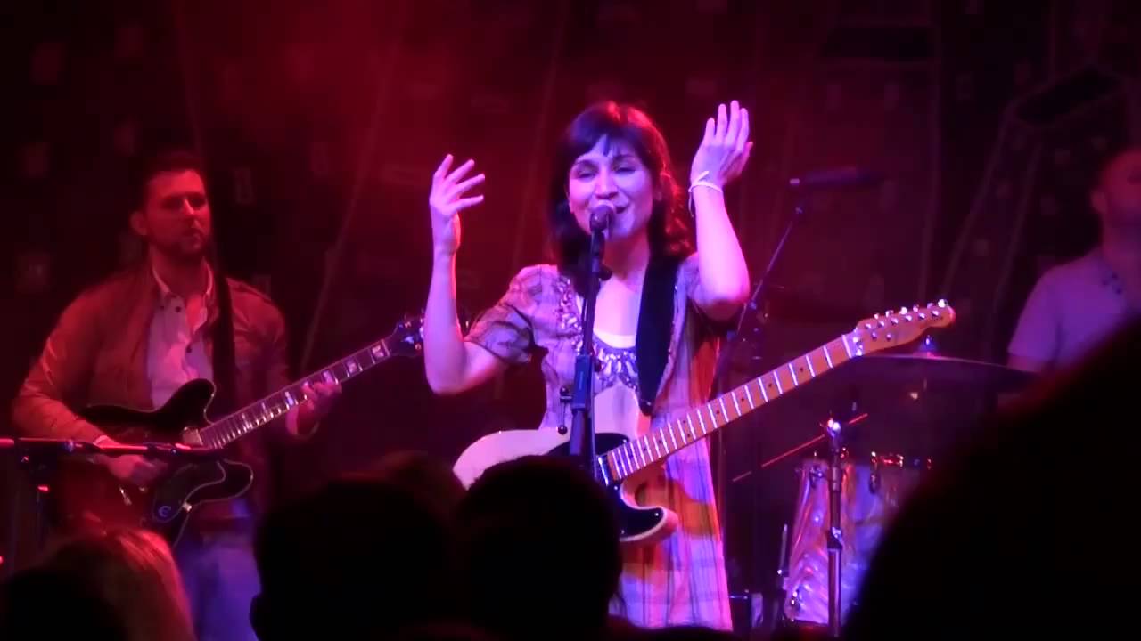 Laleh - Call On Me