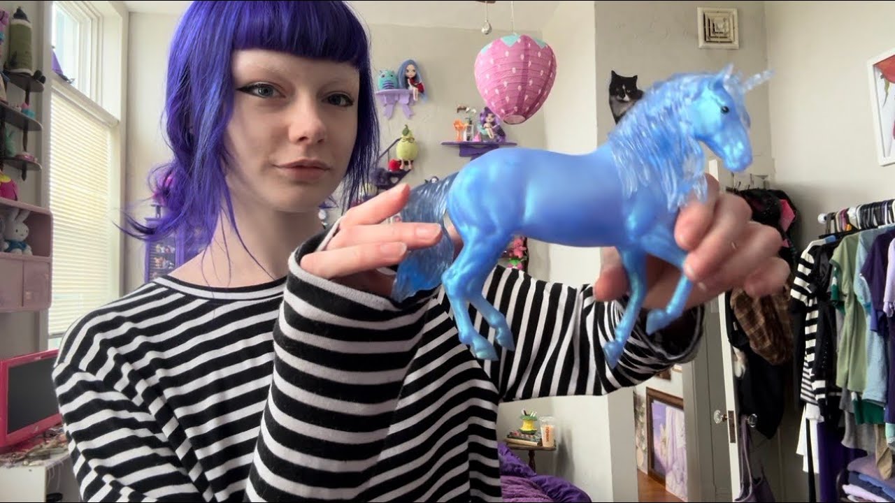 purple hair & purple trinkets 
