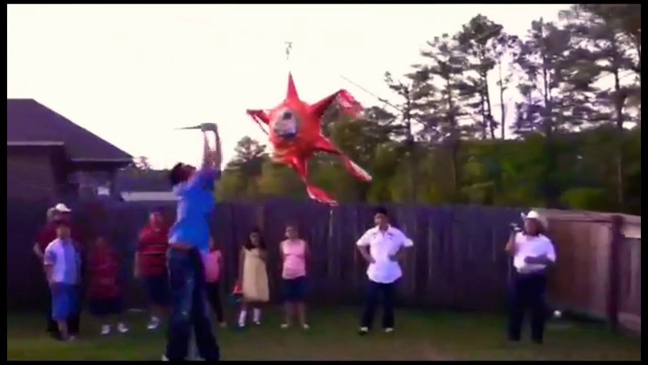 Recopilación de videos graciosos de romper la piñata XD😂