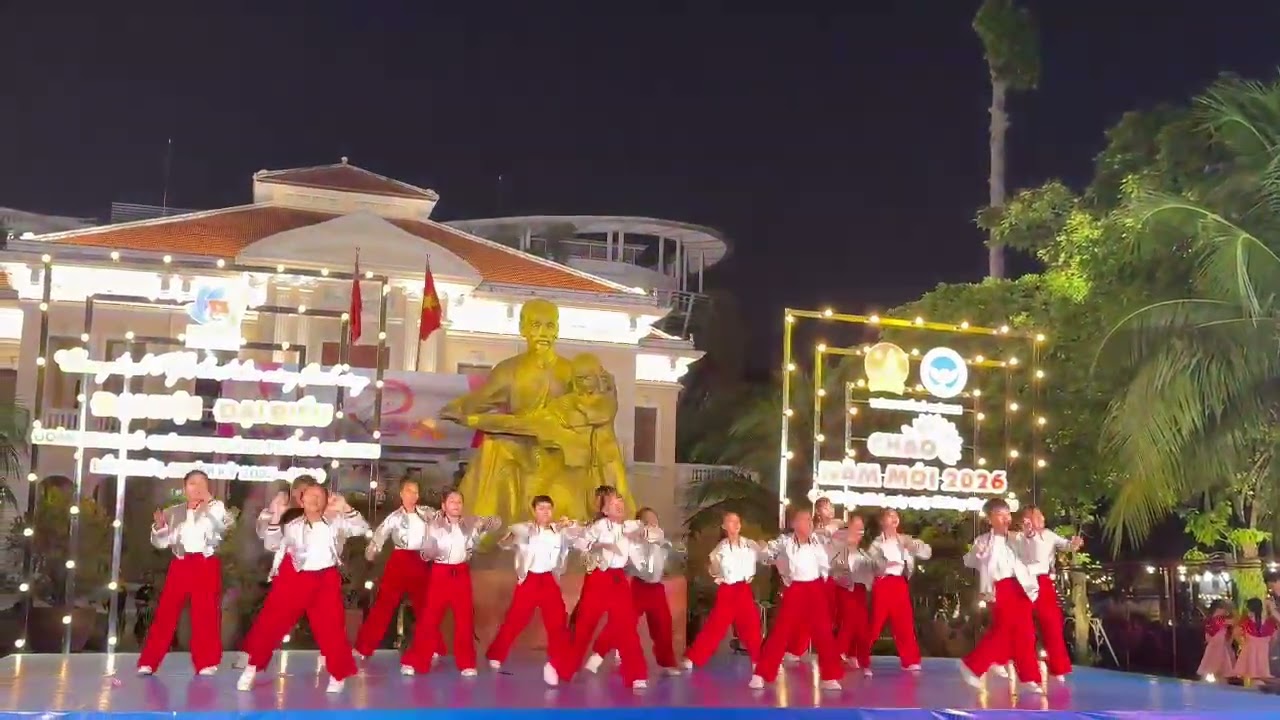 TẾT VUI NGẬP TRÀN - Tuấn Anh Việt Nguyễn cùng các bạn Rồng Con diễn tại Nhà Thiếu Nhi Thành Phố.