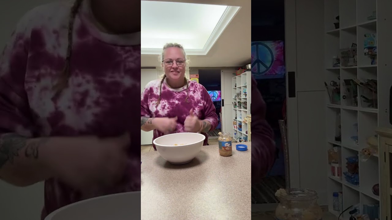 Come make ASIAN CHICKEN SALAD! #xennialhippie #cooking #cookinglive #salad 