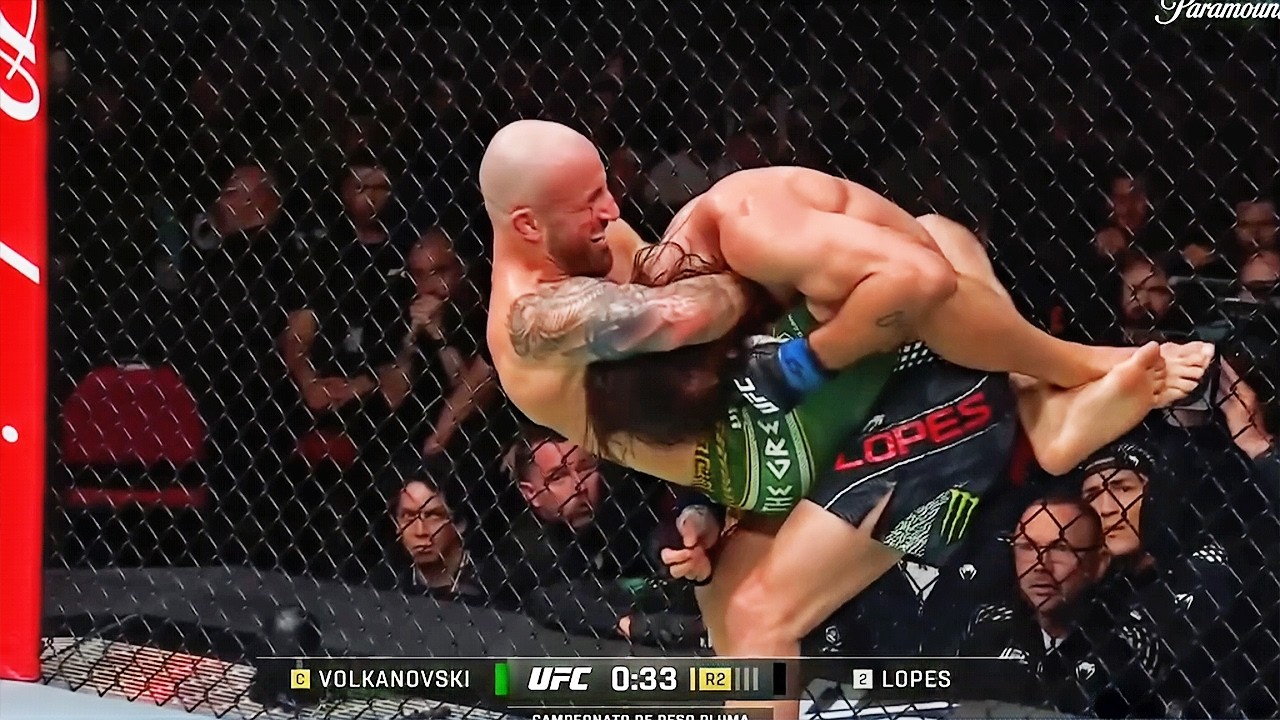 Основные моменты боя Александр Волкановски против Диего Лопеса на UFC 325