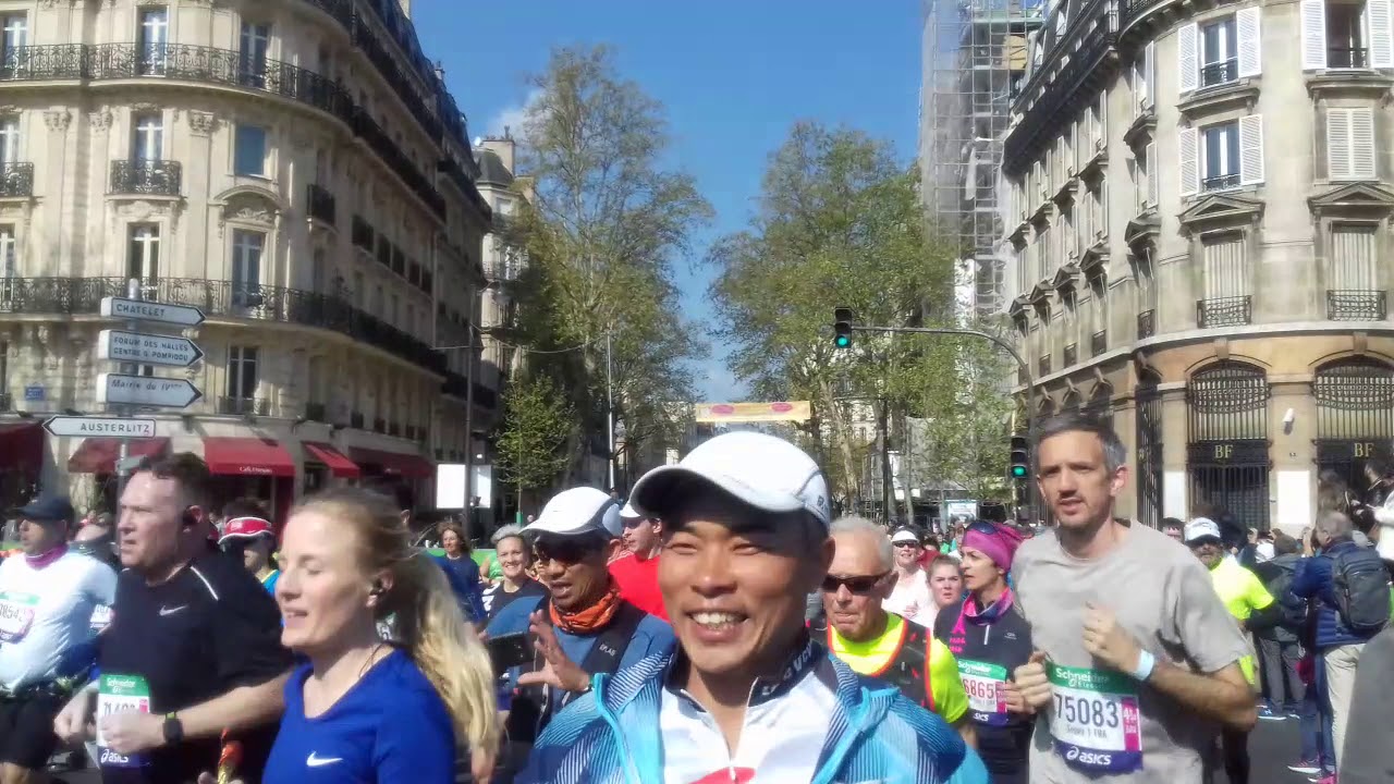 Beaucoup de coureurs au marathon de Paris 2019