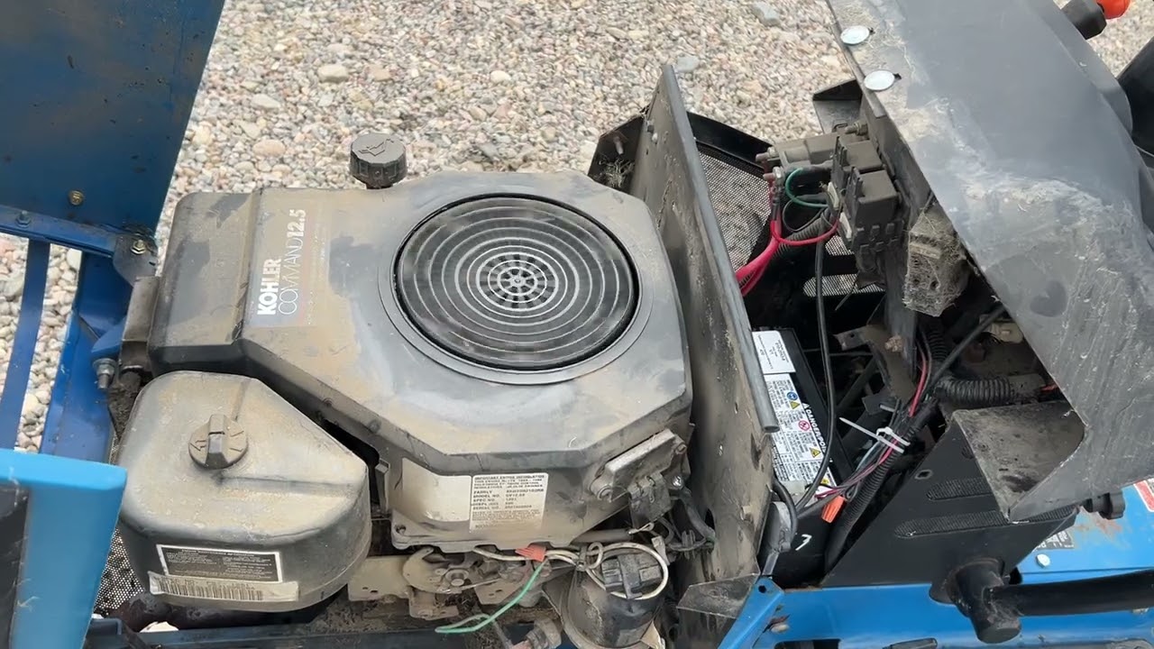 NEW HOLLAND LS25 RIDING MOWER I-202540