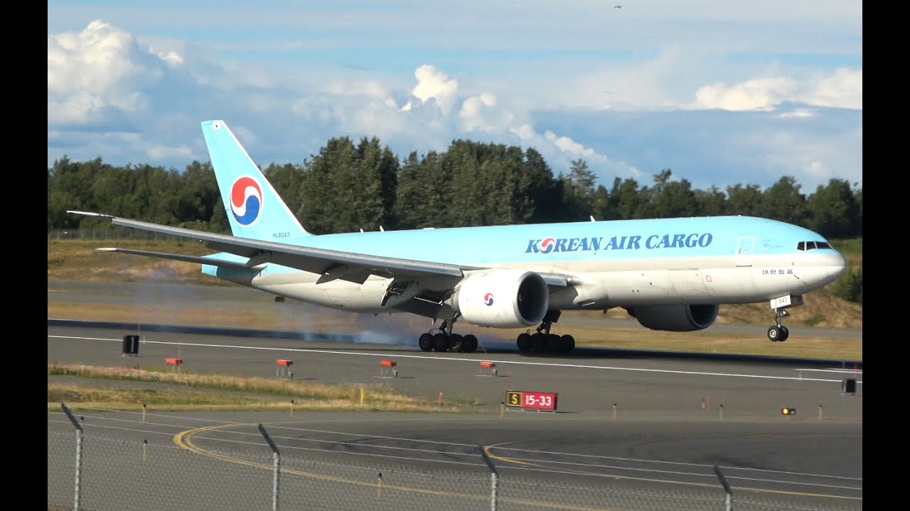 Korean Air Cargo 777 landing, ANC