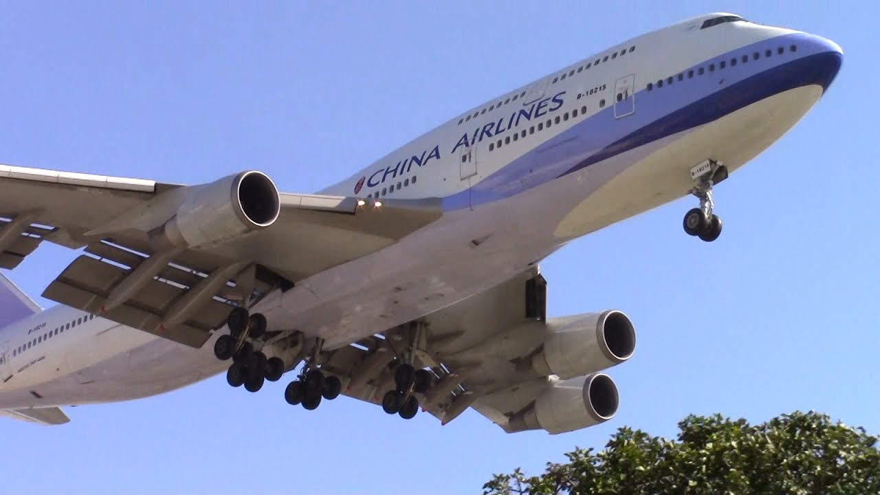 China Airlines Boeing 747-400 [B-18215] landing at LAX