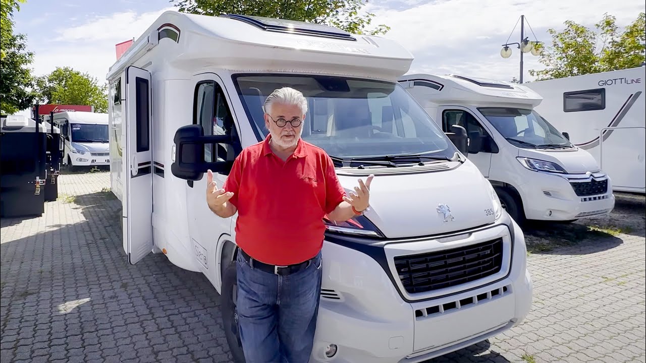 Italienischer Design Wohnmobil Chic mit Giottiline 385 mit nur 6,99m und Karl von La Marca