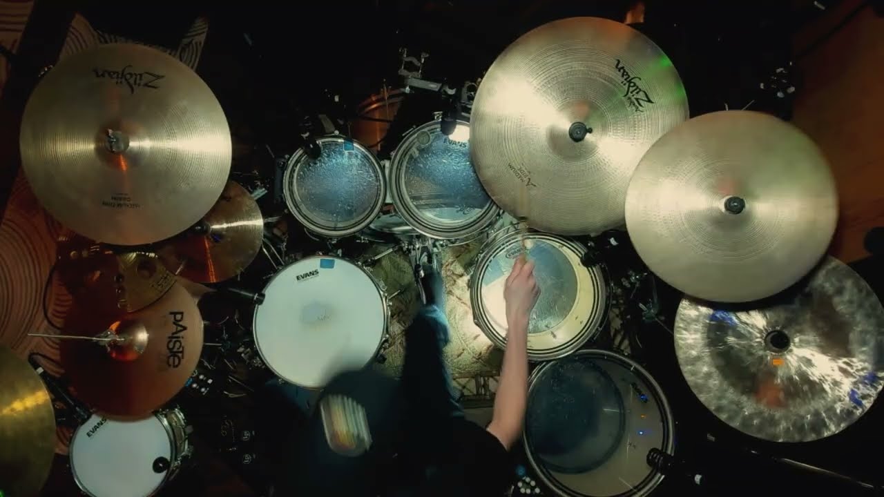 White Discussion By Live Cover