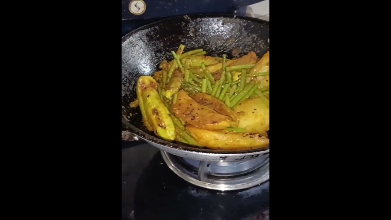 বিনা মশালায় কাতলা মাছের পাতলা ঝোল / Binamashalay katla macher patla jhol 