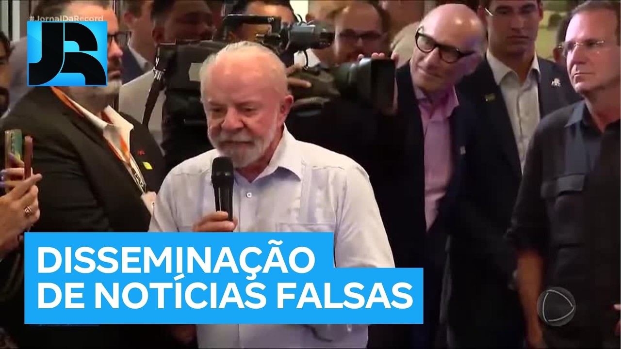 Lula critica quem produz e divulga notícias falsas pelo celular