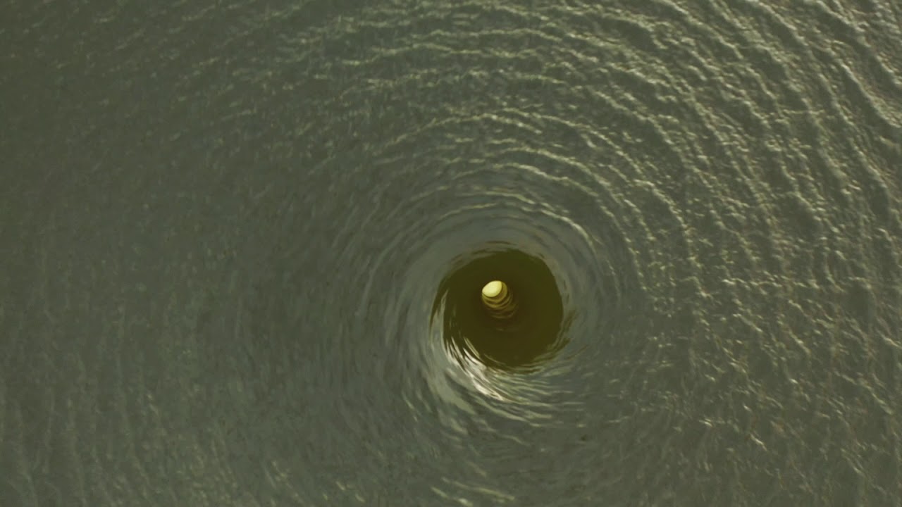 L'eau de l&agrave; - Vortex de l'embut de Caussols