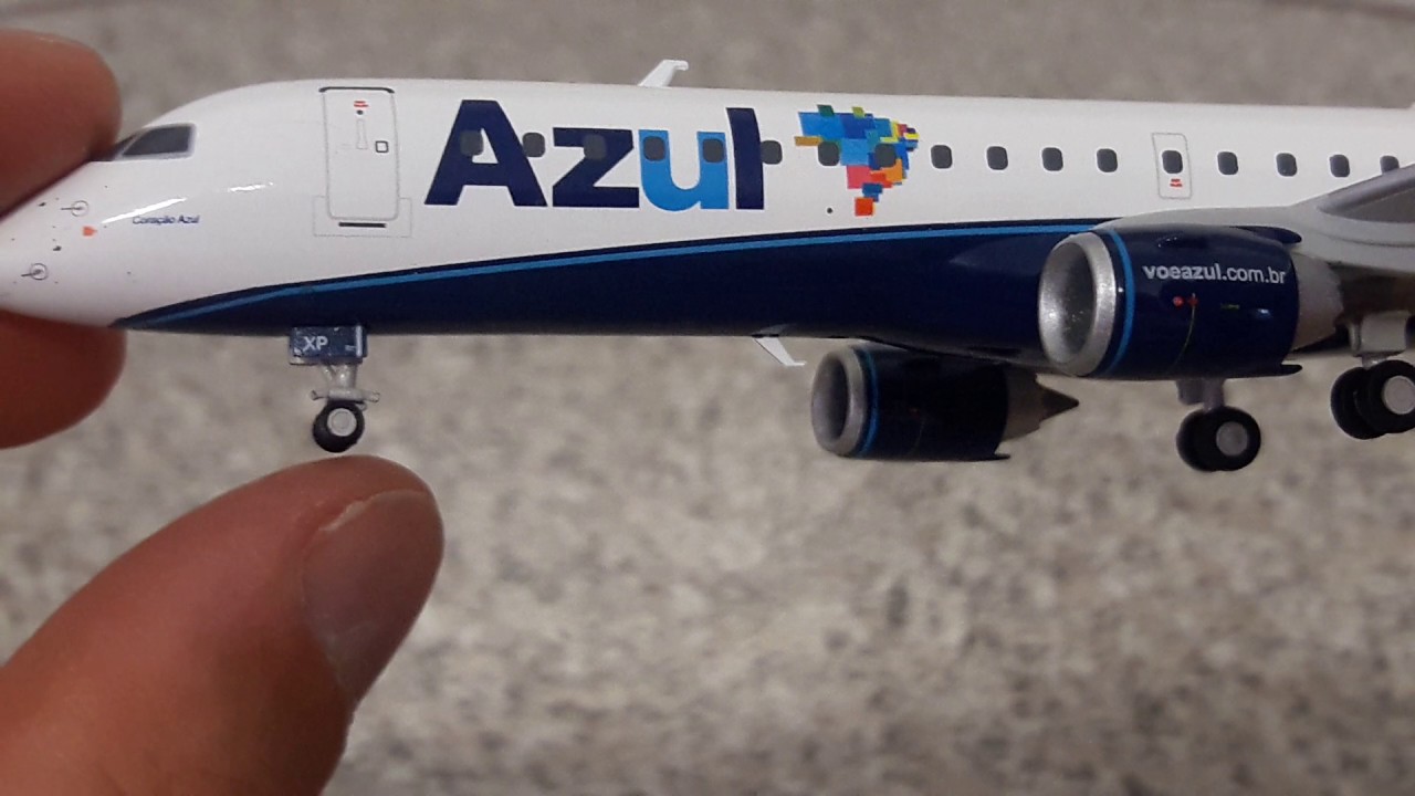 Miniatura de avião da azul escala 1:200