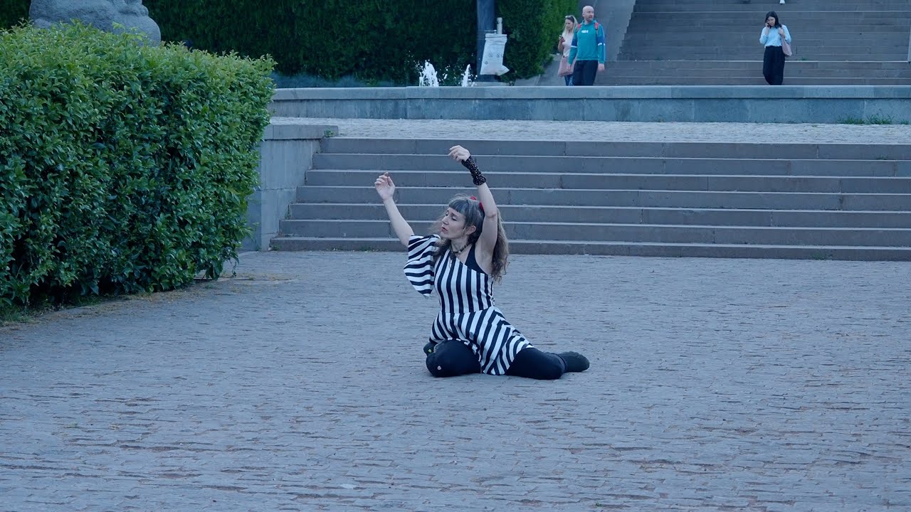 Spontaneous Performance #74: Vake Park Entrance #sitespecific