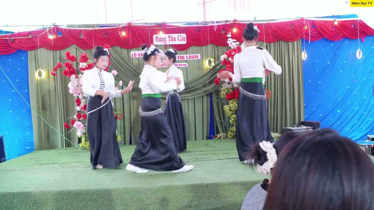 Cô gái sầm nưa xinh đẹp - ĐVN gia đìnhMTG Ông, bà Lò Văn Cương - Lò Thị Loan, bản Mỏ - Mường Hung