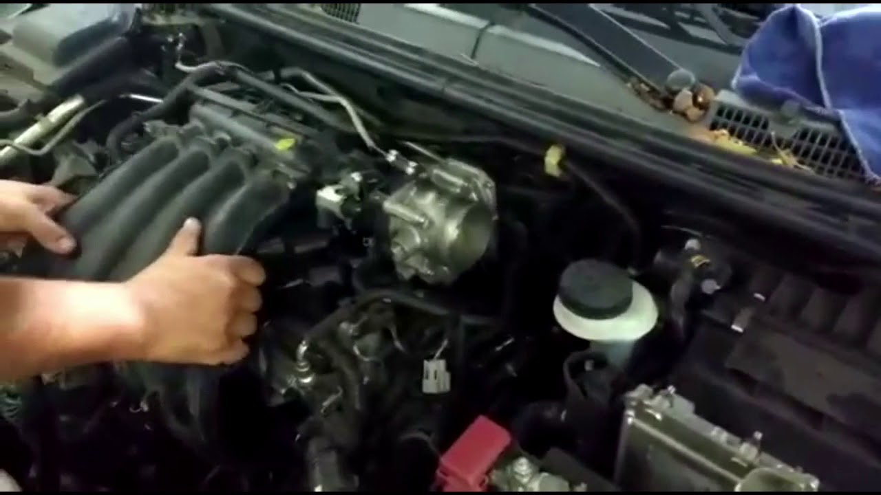 Como trocar velas, bobina, remover bicos injetores e coletor do Nissan: Livina, Sentra e Tiida