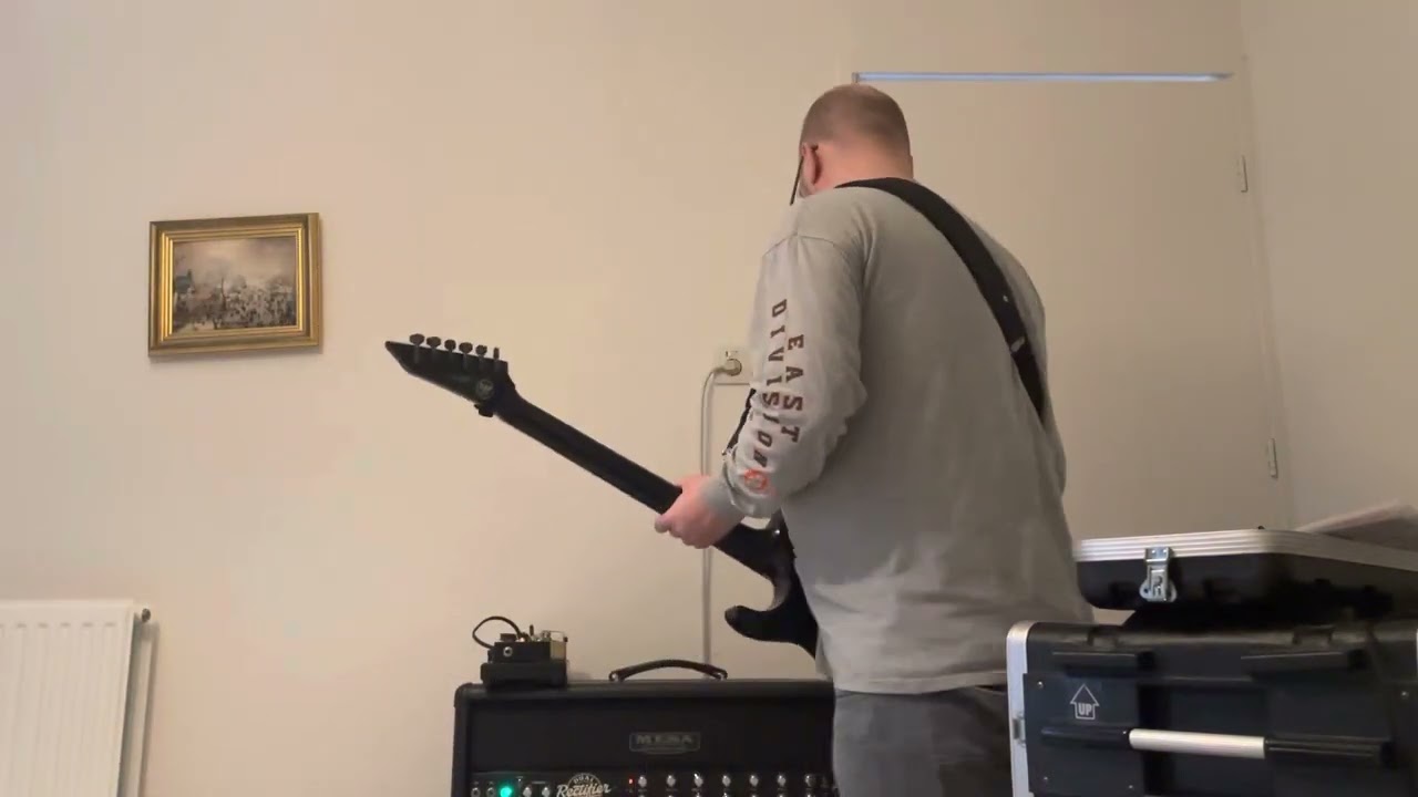 Mesa Boogie Tremoverb with pre-500 mod on red channel