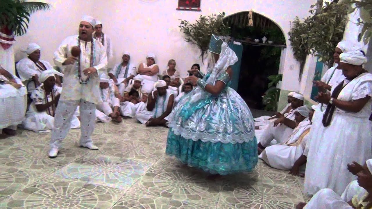 Candomblé - Rum de Iemanjá - Saída de Yawô e Entrega de Adeka