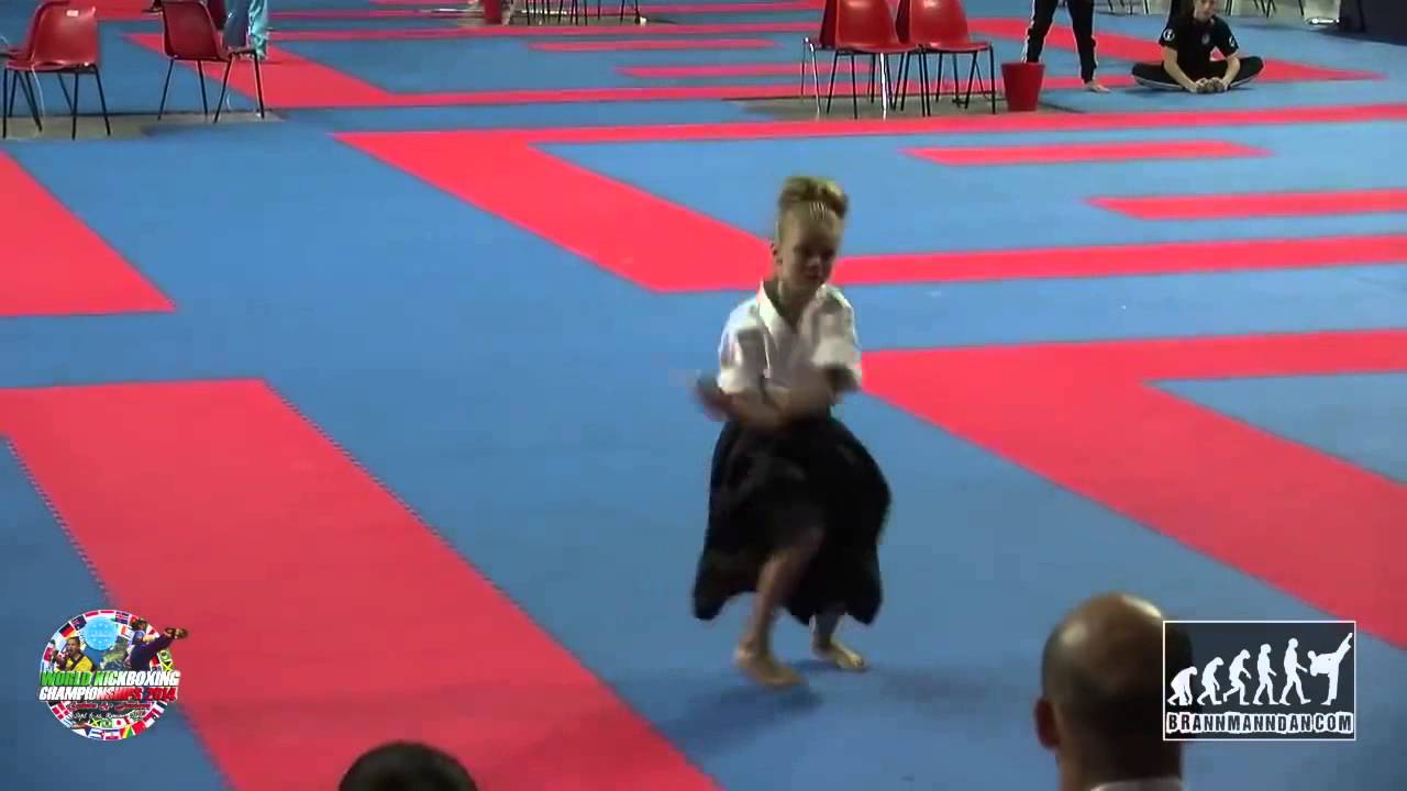 Девочка с катаной