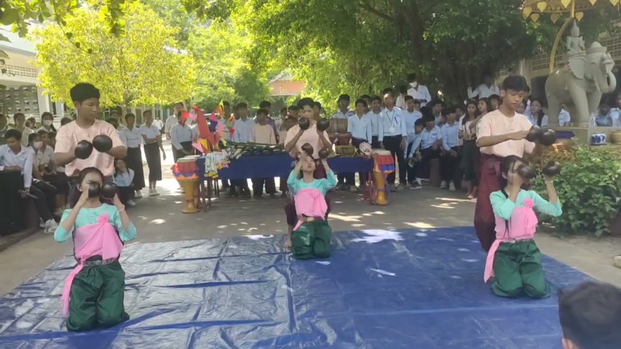 រីករាយទស្សនានូវ របាំគោះត្រឡោកសម្តែងដោយ យុវសិស្សប្រចាំសាលា