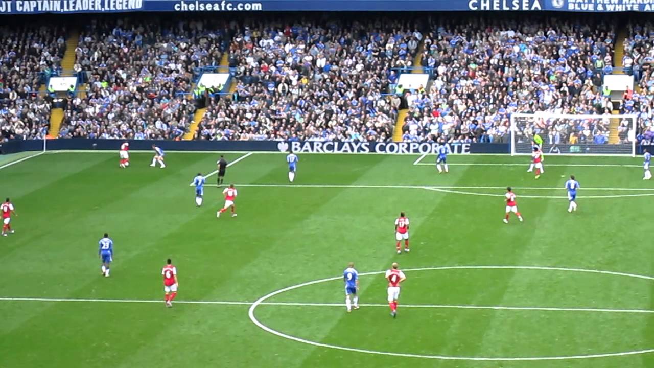 Arsenal V Chelsea Gervinho goal..well sort of..