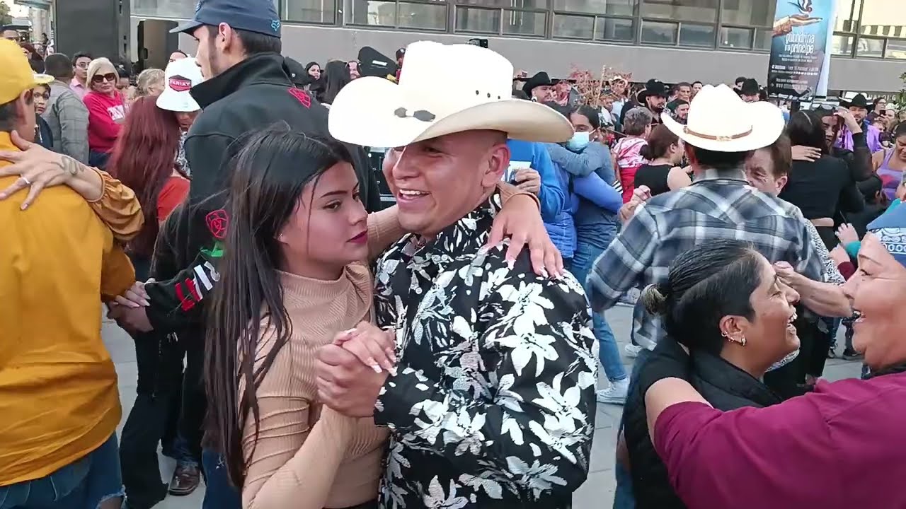 Pedrito y Joanna bailan A todo MeCaTe! con @musicalmilagroofficial